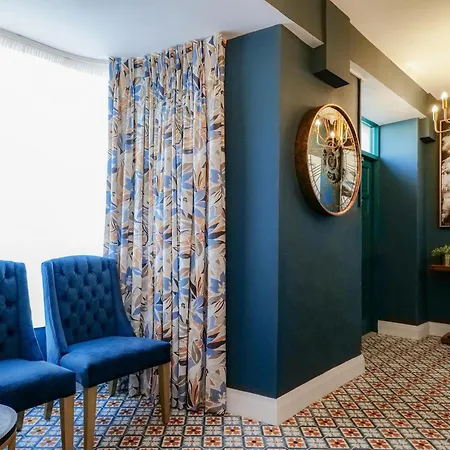 The Central House Clifden 호텔