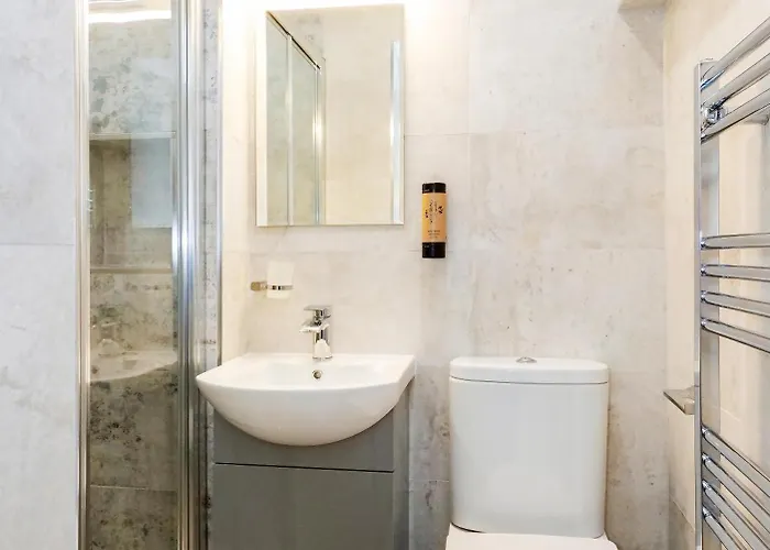 The House מלון קליפדן