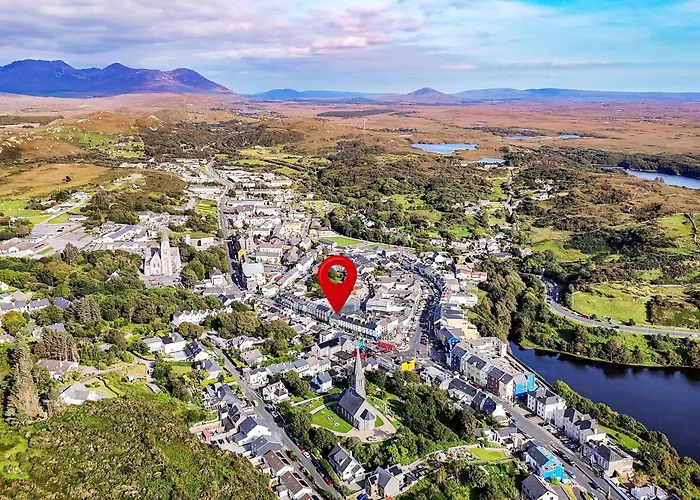 The House מלון *